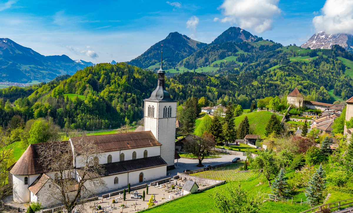 Vacances d’été en Suisse en famille : où partir ?